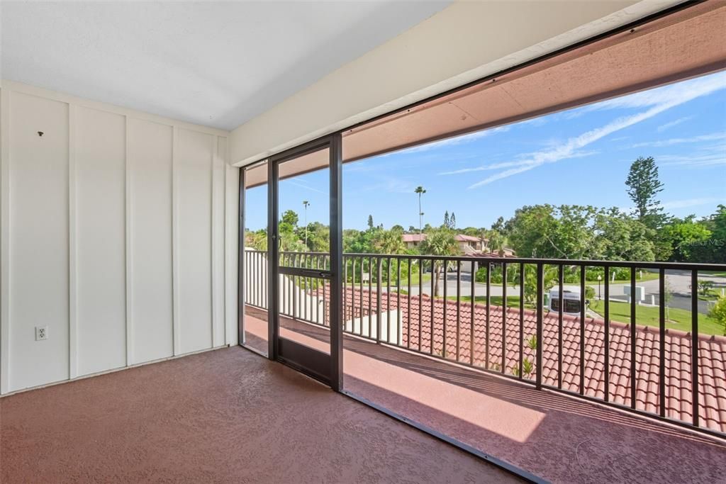 Active With Contract: $2,600 (3 beds, 2 baths, 1596 Square Feet)