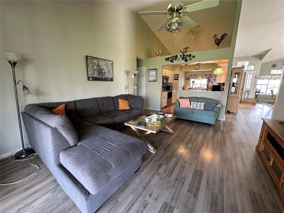 Active With Contract: $255,000 (2 beds, 2 baths, 1718 Square Feet)