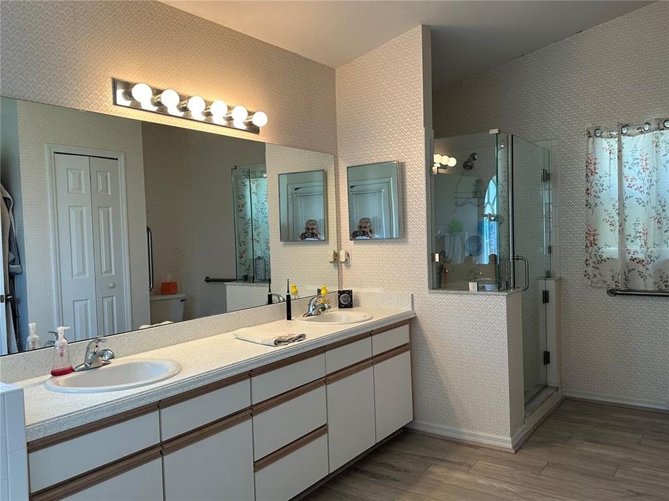 Active With Contract: $255,000 (2 beds, 2 baths, 1718 Square Feet)