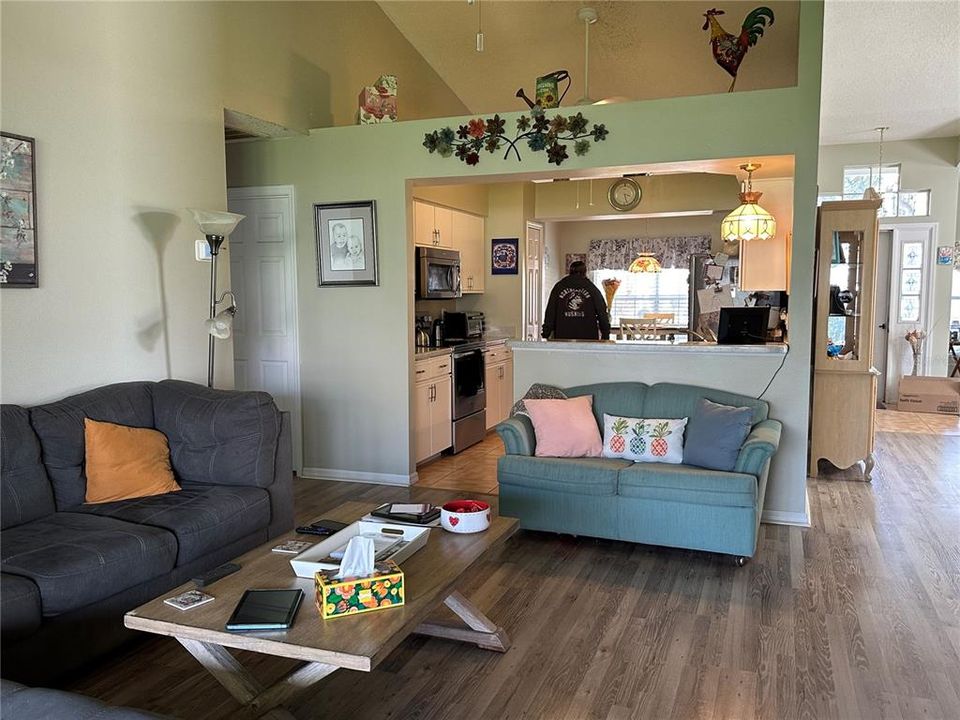 Active With Contract: $255,000 (2 beds, 2 baths, 1718 Square Feet)