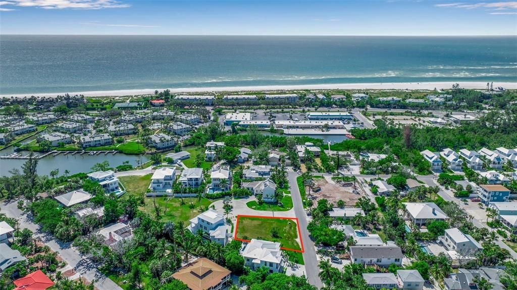 En Venta: $850,000 (0.17 acres)