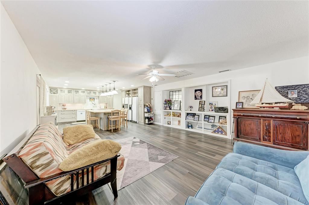 На продажу: $725,000 (5 спален, 3 ванн, 5132 Квадратных фут)