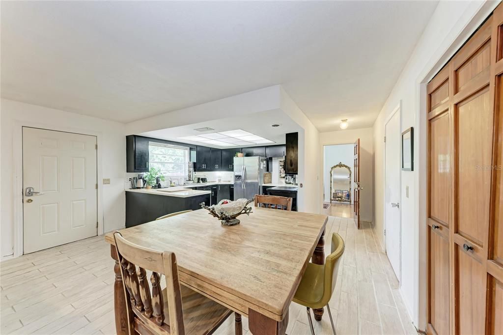 На продажу: $725,000 (5 спален, 3 ванн, 5132 Квадратных фут)