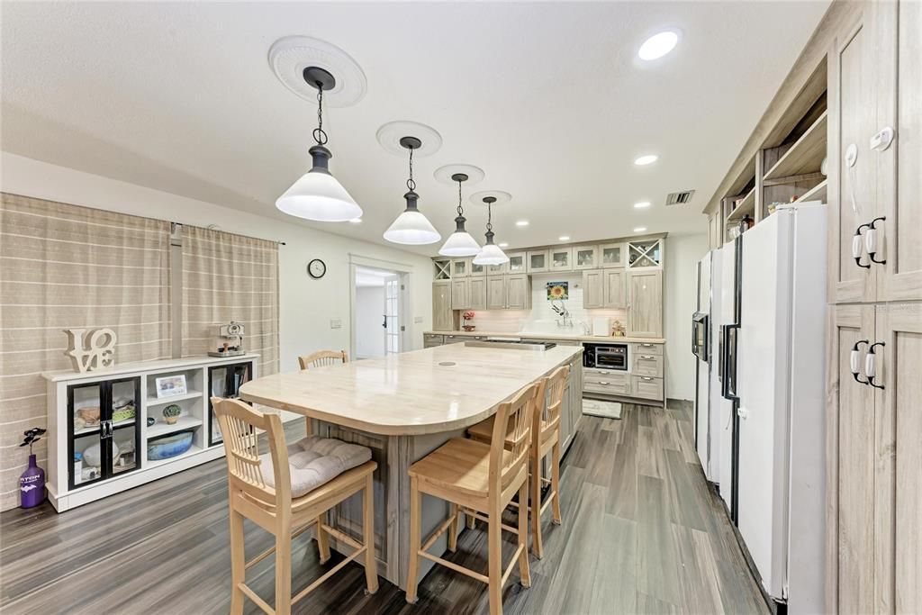 На продажу: $725,000 (5 спален, 3 ванн, 5132 Квадратных фут)