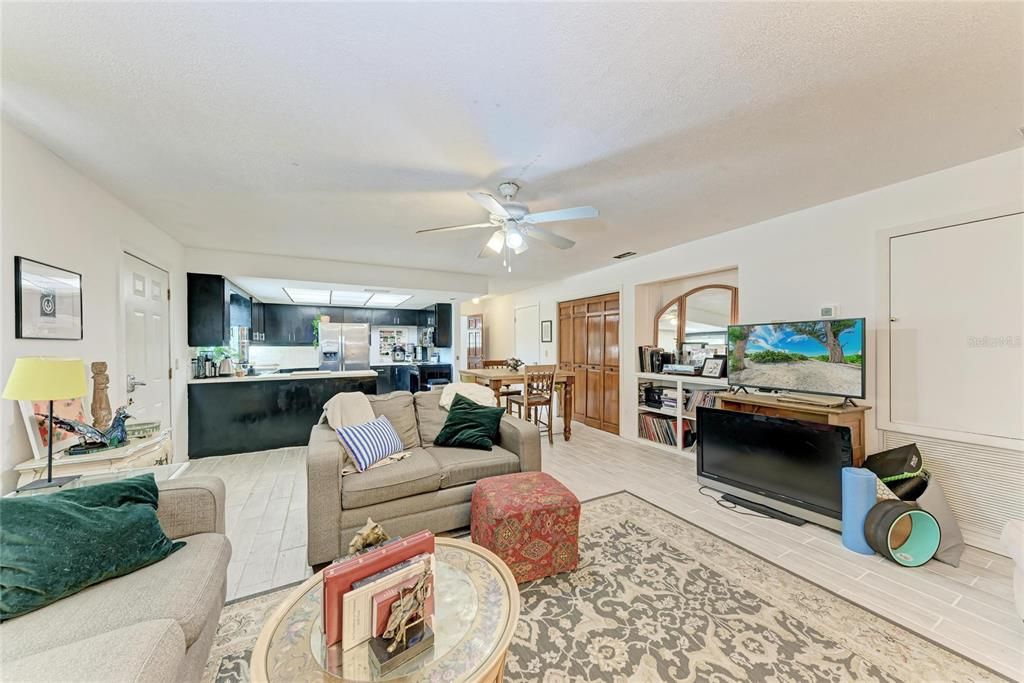 На продажу: $725,000 (5 спален, 3 ванн, 5132 Квадратных фут)