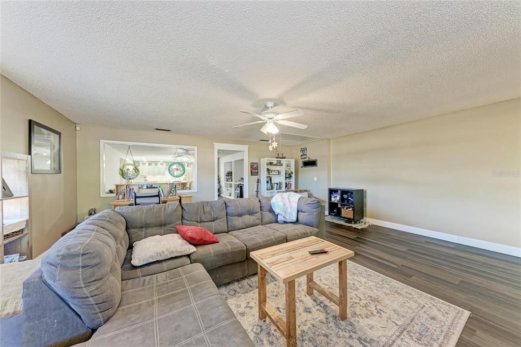 На продажу: $725,000 (5 спален, 3 ванн, 5132 Квадратных фут)