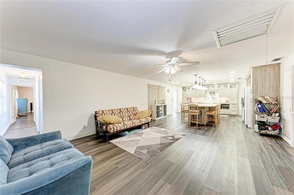 На продажу: $725,000 (5 спален, 3 ванн, 5132 Квадратных фут)