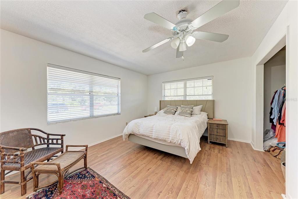 На продажу: $725,000 (5 спален, 3 ванн, 5132 Квадратных фут)