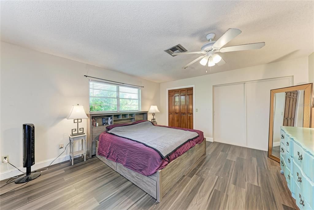 На продажу: $725,000 (5 спален, 3 ванн, 5132 Квадратных фут)