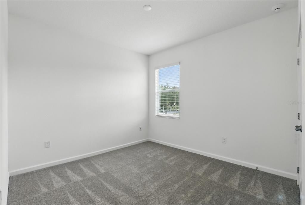 合同活跃: $900,000 (8 贝兹, 6 浴室, 3805 平方英尺)