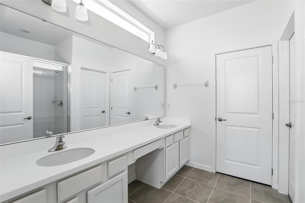 合同活跃: $900,000 (8 贝兹, 6 浴室, 3805 平方英尺)