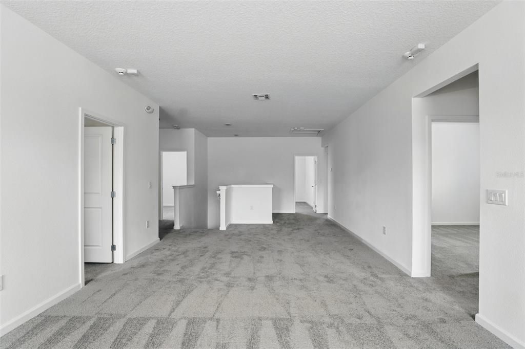 合同活跃: $900,000 (8 贝兹, 6 浴室, 3805 平方英尺)