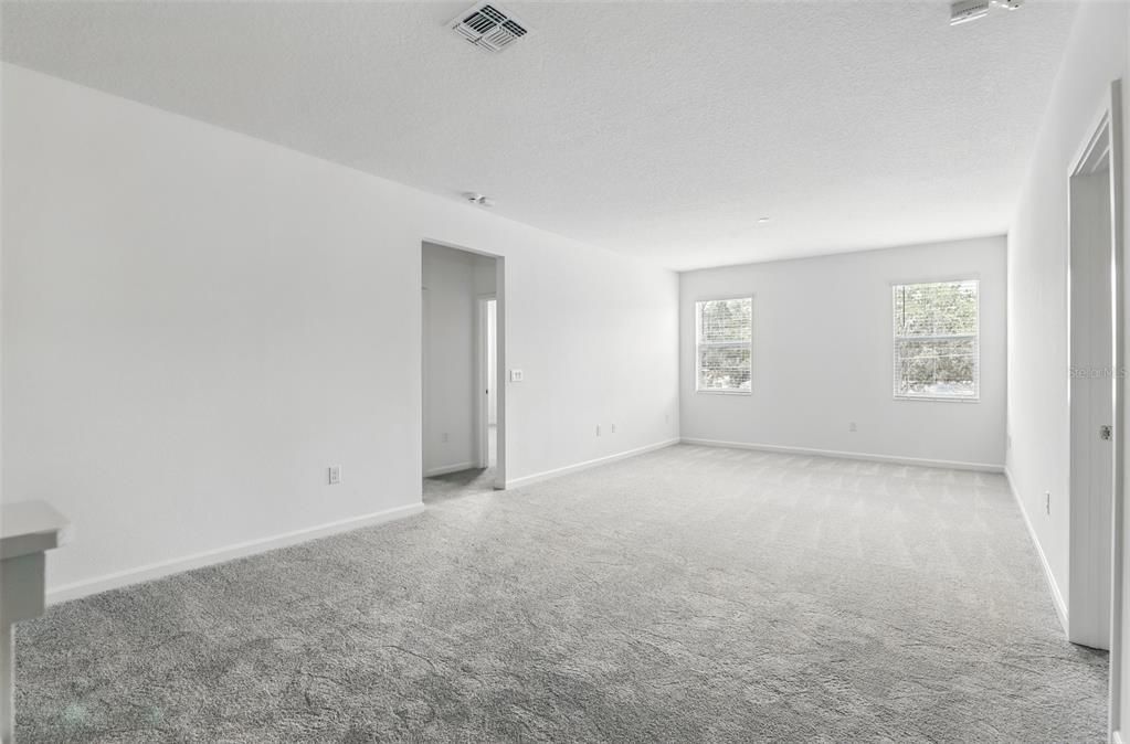 合同活跃: $900,000 (8 贝兹, 6 浴室, 3805 平方英尺)