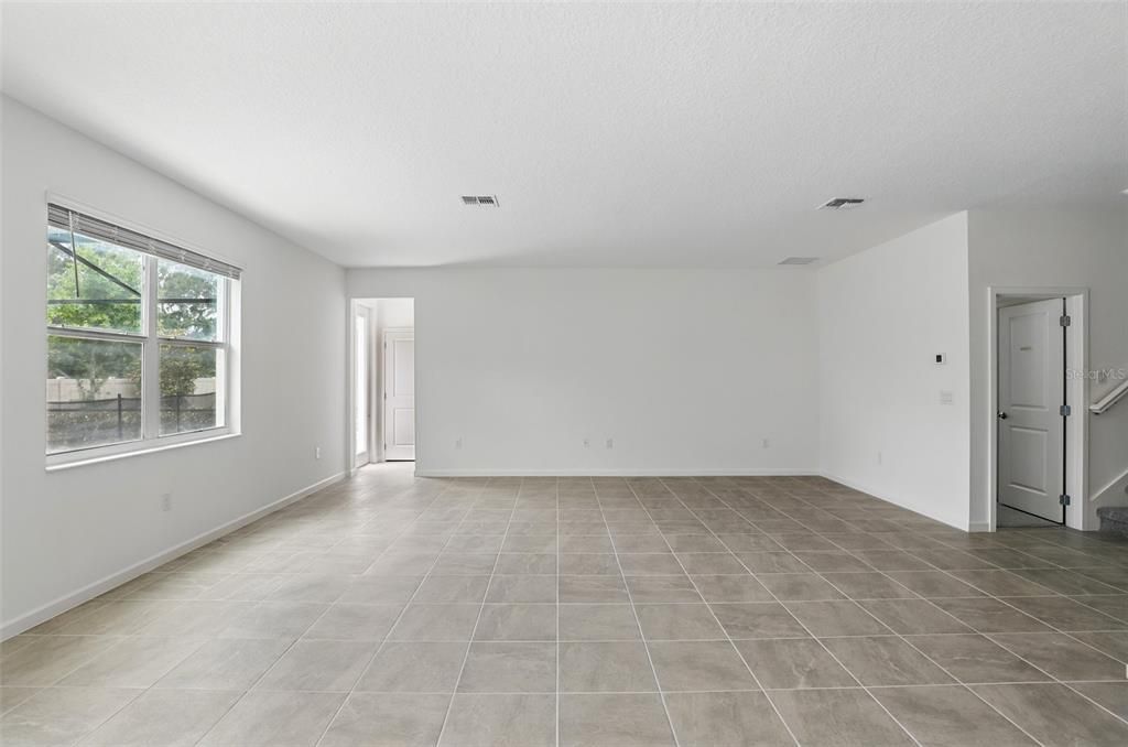 合同活跃: $900,000 (8 贝兹, 6 浴室, 3805 平方英尺)