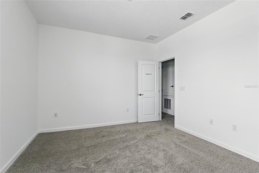 合同活跃: $900,000 (8 贝兹, 6 浴室, 3805 平方英尺)