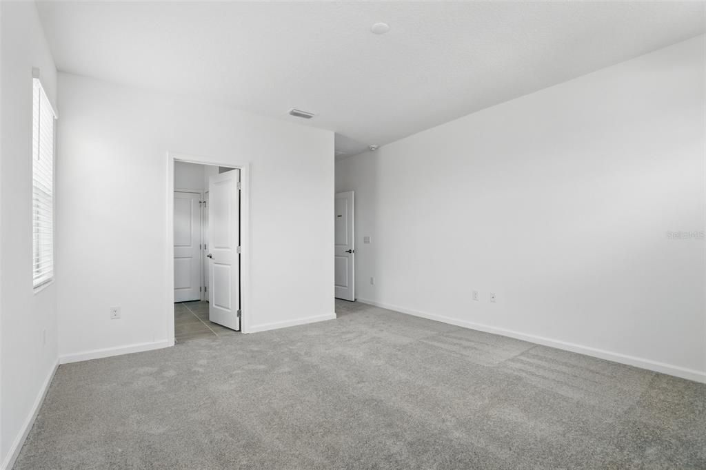 合同活跃: $900,000 (8 贝兹, 6 浴室, 3805 平方英尺)