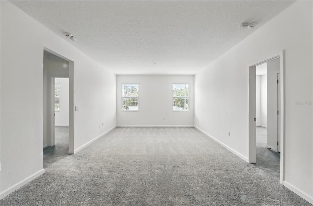 合同活跃: $900,000 (8 贝兹, 6 浴室, 3805 平方英尺)