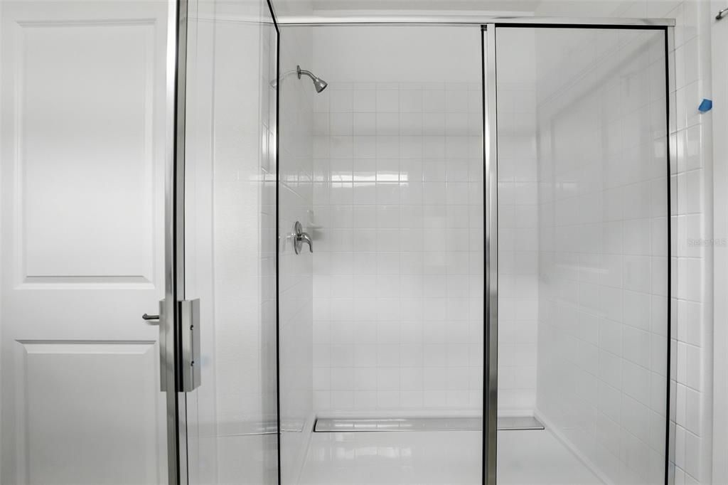 合同活跃: $900,000 (8 贝兹, 6 浴室, 3805 平方英尺)