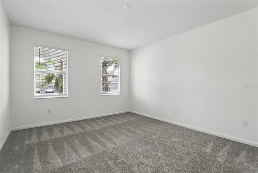 合同活跃: $900,000 (8 贝兹, 6 浴室, 3805 平方英尺)