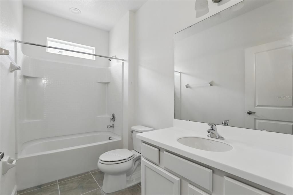 合同活跃: $900,000 (8 贝兹, 6 浴室, 3805 平方英尺)