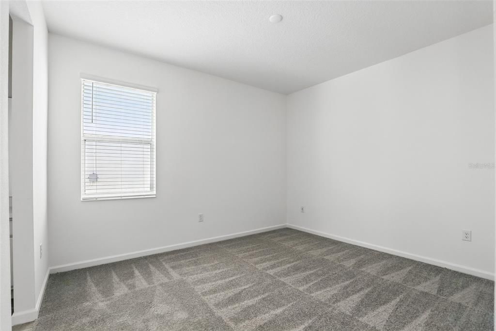 合同活跃: $900,000 (8 贝兹, 6 浴室, 3805 平方英尺)