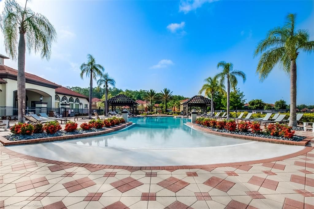 合同活跃: $900,000 (8 贝兹, 6 浴室, 3805 平方英尺)