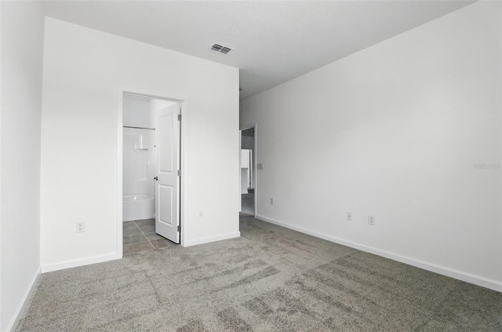 合同活跃: $900,000 (8 贝兹, 6 浴室, 3805 平方英尺)