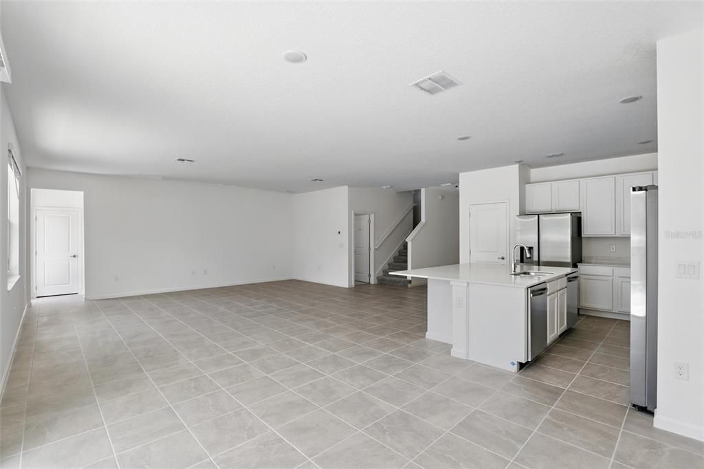 合同活跃: $900,000 (8 贝兹, 6 浴室, 3805 平方英尺)