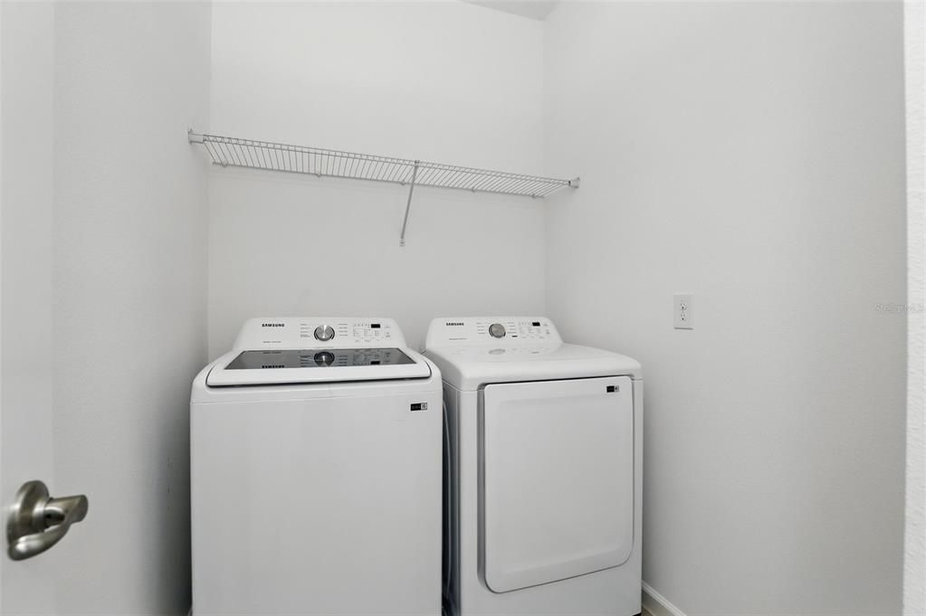 合同活跃: $900,000 (8 贝兹, 6 浴室, 3805 平方英尺)