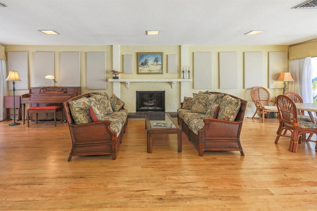 Activo con contrato: $385,000 (2 camas, 2 baños, 1236 Pies cuadrados)