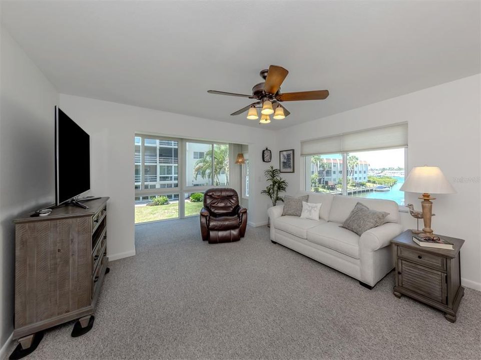 Activo con contrato: $385,000 (2 camas, 2 baños, 1236 Pies cuadrados)