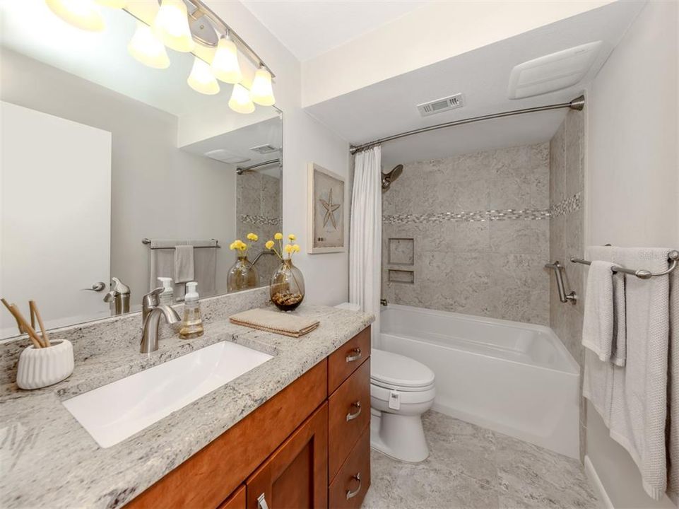 Activo con contrato: $385,000 (2 camas, 2 baños, 1236 Pies cuadrados)