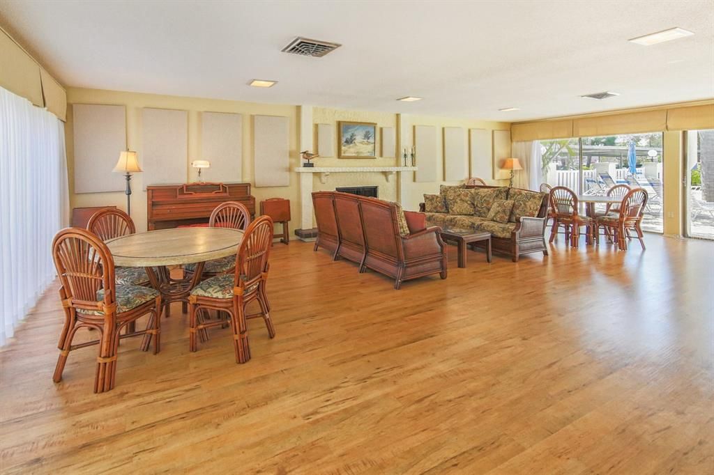 Activo con contrato: $385,000 (2 camas, 2 baños, 1236 Pies cuadrados)