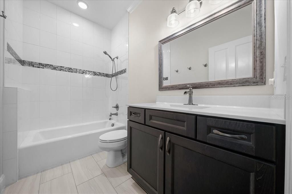 En Venta: $1,795,000 (3 camas, 2 baños, 2768 Pies cuadrados)