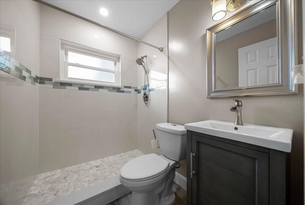 En Venta: $1,795,000 (3 camas, 2 baños, 2768 Pies cuadrados)