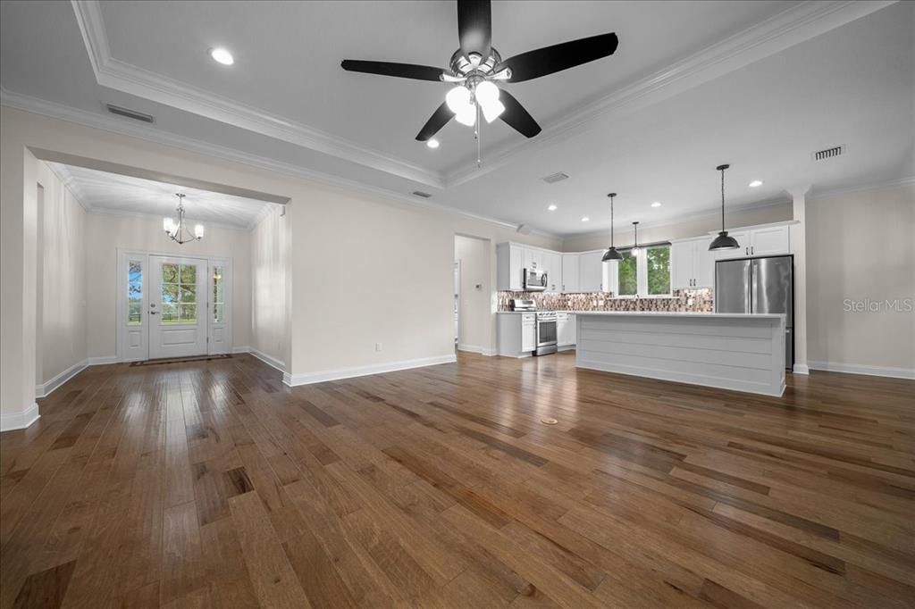 En Venta: $1,795,000 (3 camas, 2 baños, 2768 Pies cuadrados)