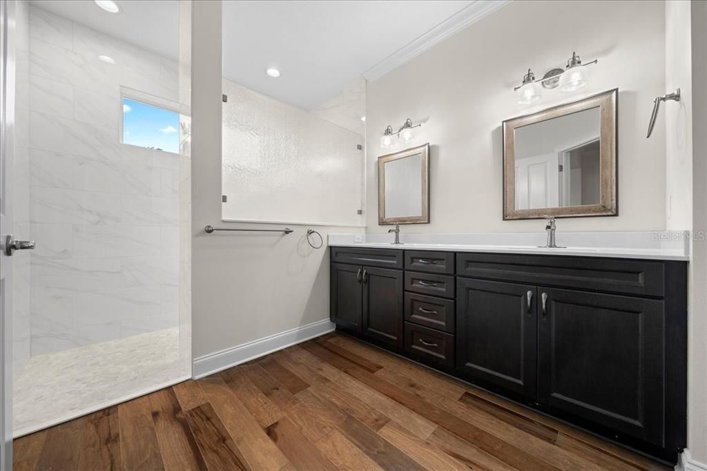 En Venta: $1,795,000 (3 camas, 2 baños, 2768 Pies cuadrados)