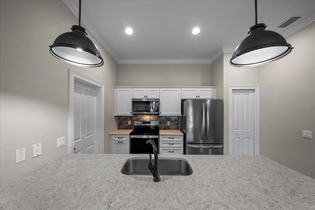 En Venta: $1,795,000 (3 camas, 2 baños, 2768 Pies cuadrados)