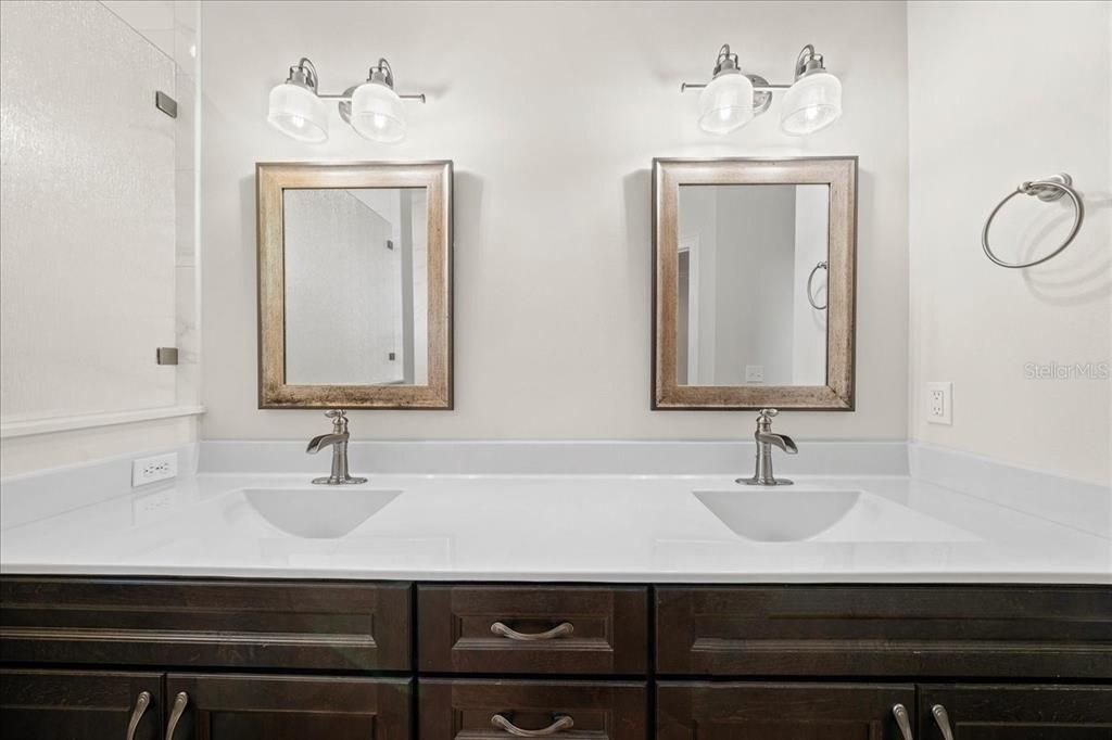 En Venta: $1,795,000 (3 camas, 2 baños, 2768 Pies cuadrados)