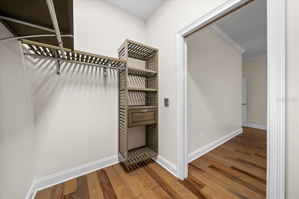 En Venta: $1,795,000 (3 camas, 2 baños, 2768 Pies cuadrados)