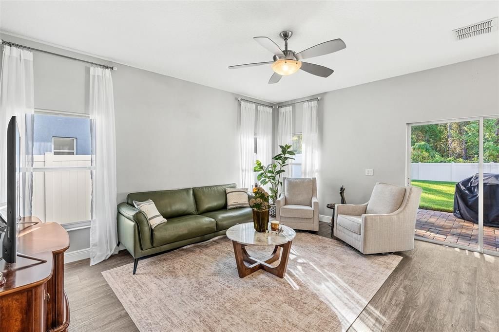 Activo con contrato: $559,000 (5 camas, 3 baños, 2762 Pies cuadrados)