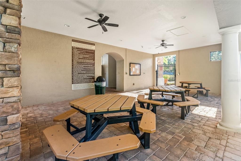 Activo con contrato: $559,000 (5 camas, 3 baños, 2762 Pies cuadrados)