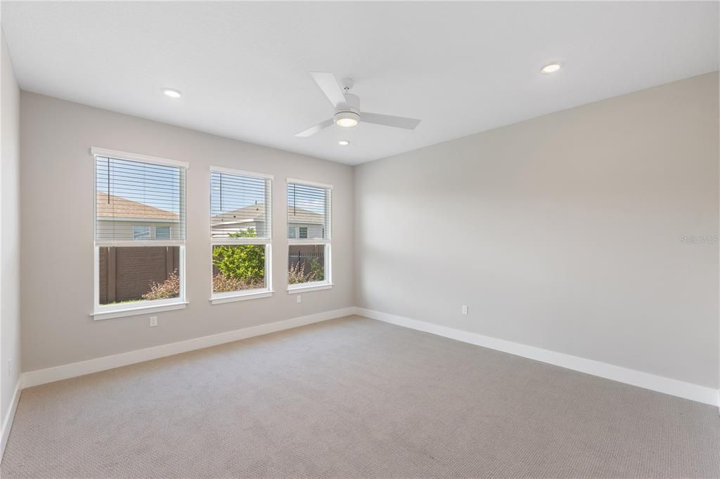 Activo con contrato: $419,990 (2 camas, 2 baños, 2056 Pies cuadrados)