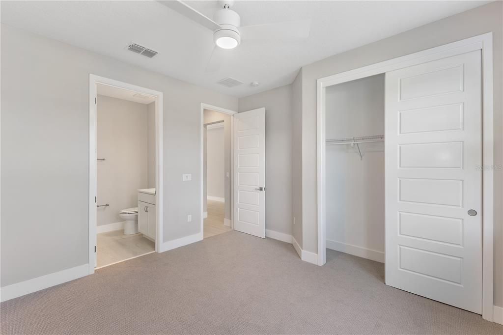 Activo con contrato: $419,990 (2 camas, 2 baños, 2056 Pies cuadrados)