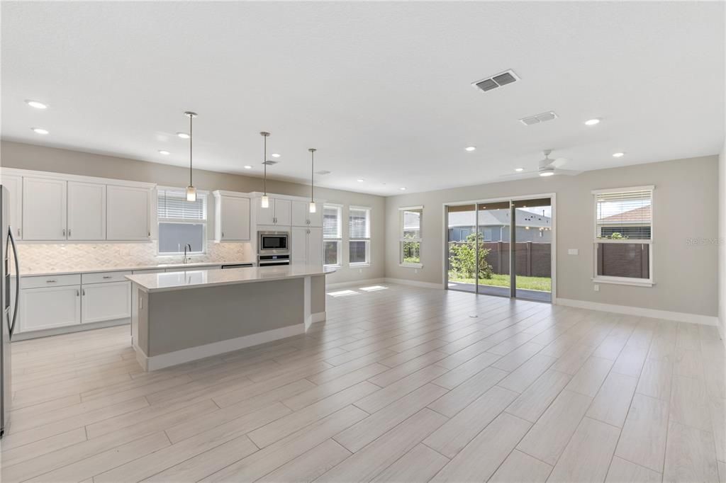 Activo con contrato: $419,990 (2 camas, 2 baños, 2056 Pies cuadrados)