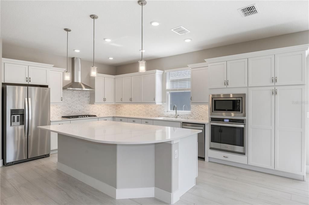 Activo con contrato: $419,990 (2 camas, 2 baños, 2056 Pies cuadrados)