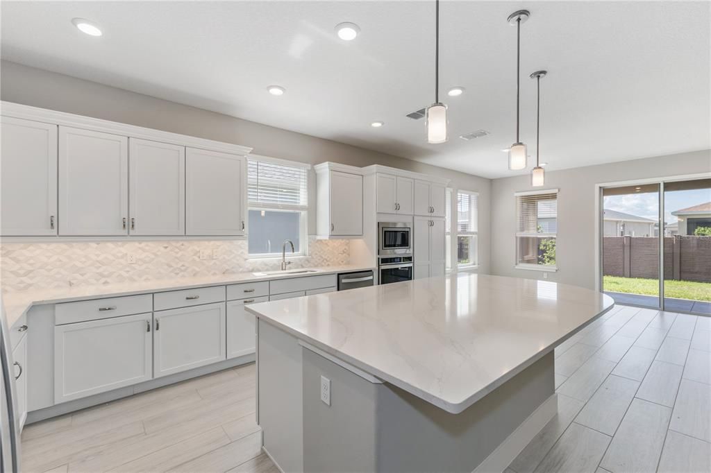 Activo con contrato: $419,990 (2 camas, 2 baños, 2056 Pies cuadrados)