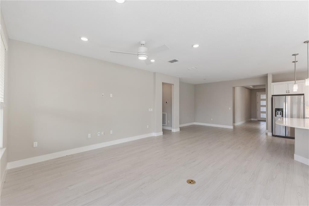 Activo con contrato: $419,990 (2 camas, 2 baños, 2056 Pies cuadrados)