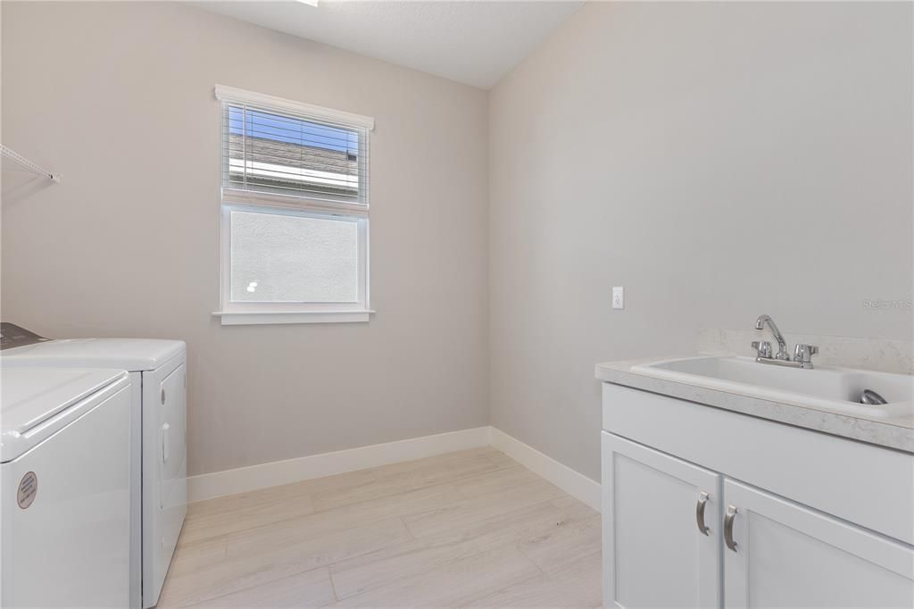 Activo con contrato: $419,990 (2 camas, 2 baños, 2056 Pies cuadrados)