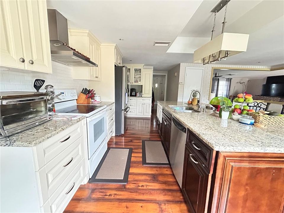 For Sale: $349,900 (3 beds, 2 baths, 1771 Square Feet)
